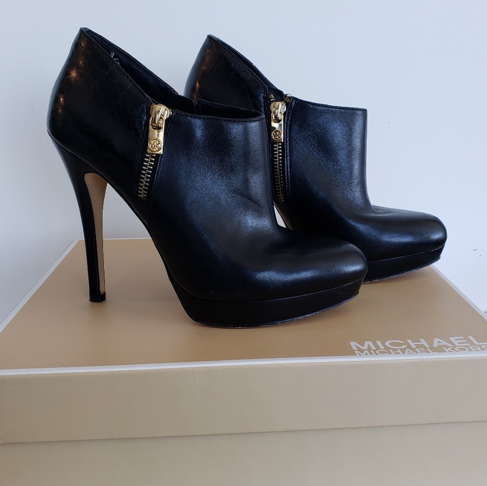 Michael Kors Black Leather Booties size 7